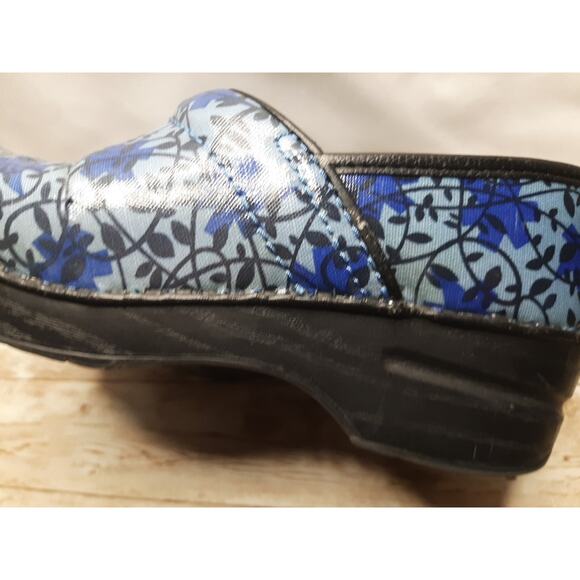 Dansko Women's Vegan Blue Floral Clogs Size 7.5/38 - Some Flaws See Pics - Picture 12 of 16